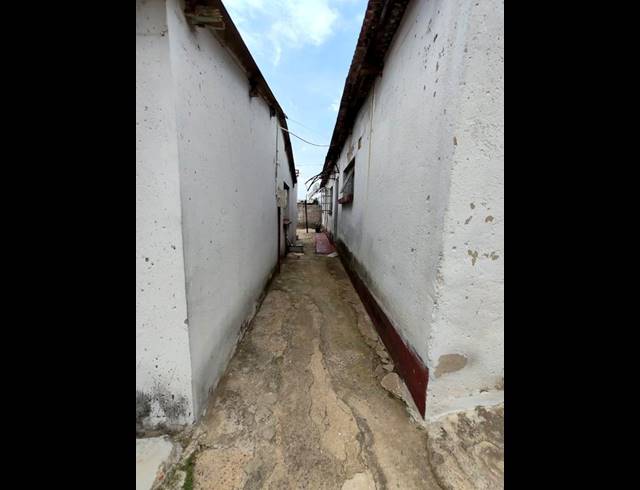 2 BEDROOM HOUSE FOR SALE IN MOFOLO CENTRAL
